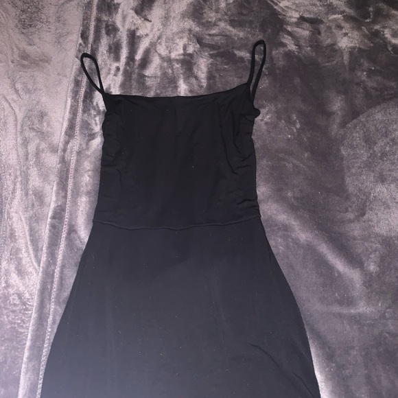 Tight black backless dress - Picture 2 of 4